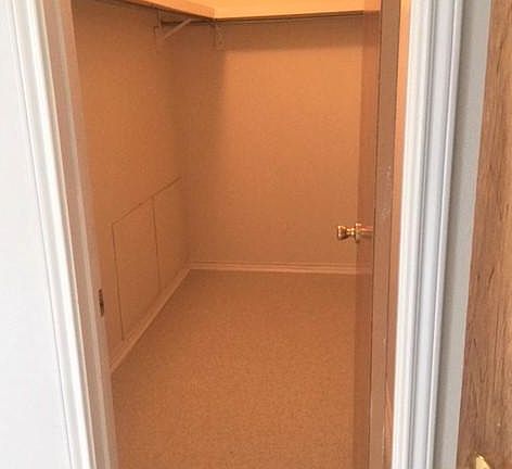 4th image of 1010 Lexington Cir APT 3