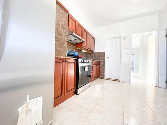 Rented by RealTegrity NY LLC | media 8