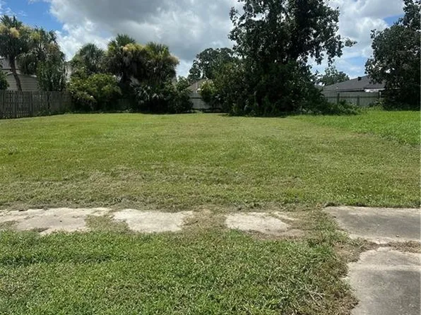 8341 Sabre Dr, Chalmette, LA 70043