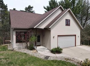 25 Sweet Briar Dr, Wisconsin Dells, WI 53965