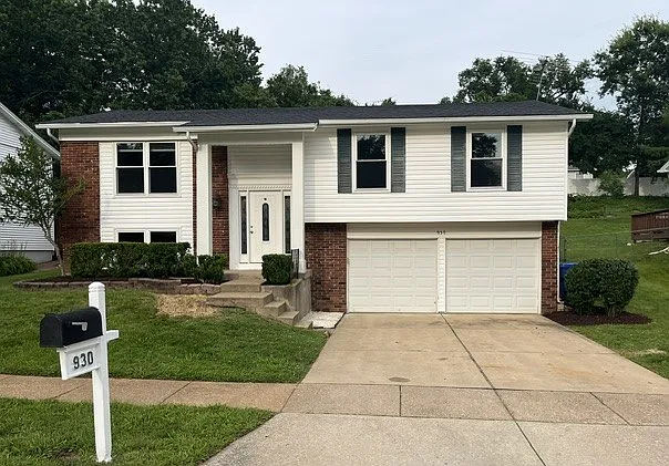 930 Bellestri Dr — Photo 1
