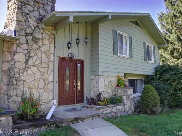 1817 S Walmont Rd, Jackson, MI 49203