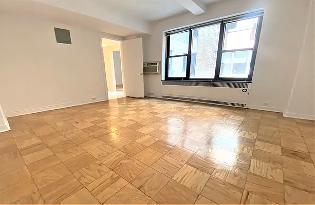 Rented by Manhattan Realty Group | media 13