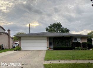 40453 Flagstaff Dr, Sterling Heights, MI 48313