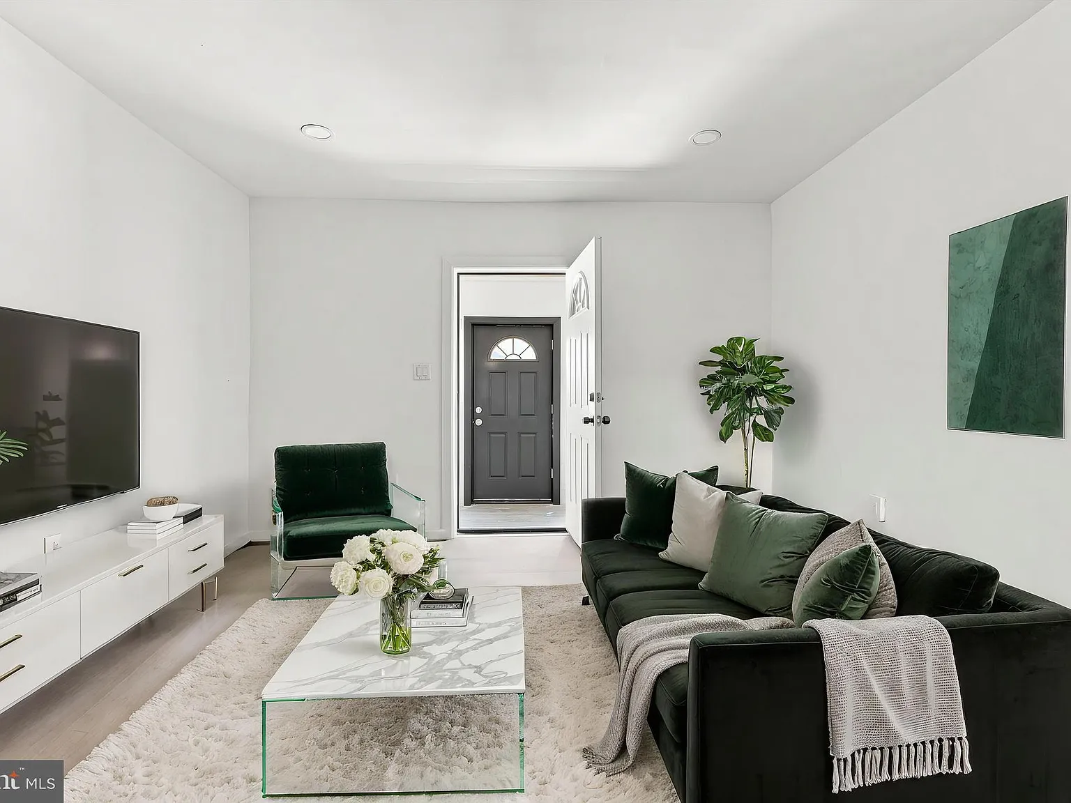 2 bed, 1.5 bath, 1000 sqft, $1,899 — Photo 3
