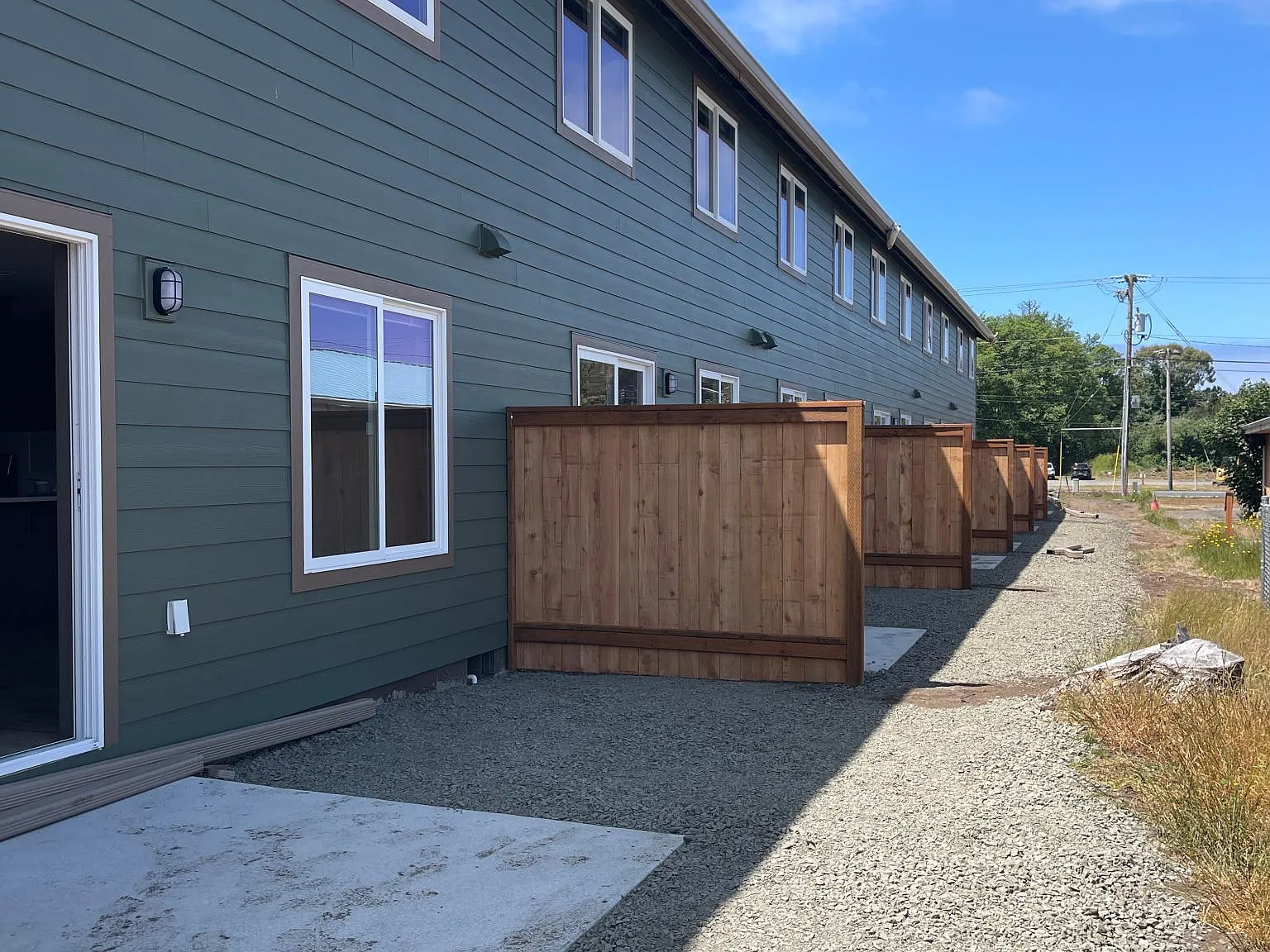 1312 Lamont Ln — Photo 4