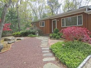 34 Beechwood Dr, Southampton, NY 11968