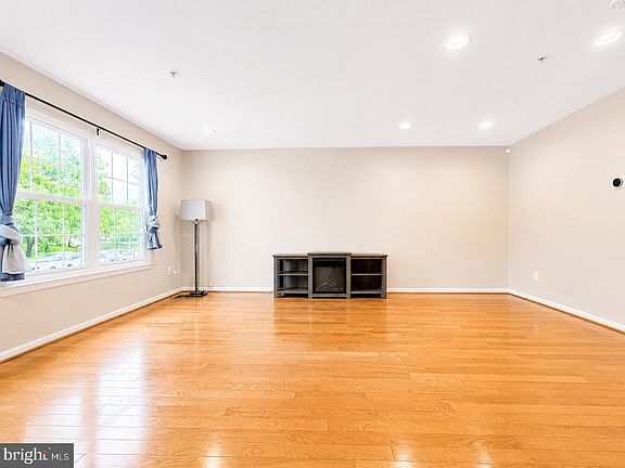 3rd image of 6556 Ridgeborne Dr