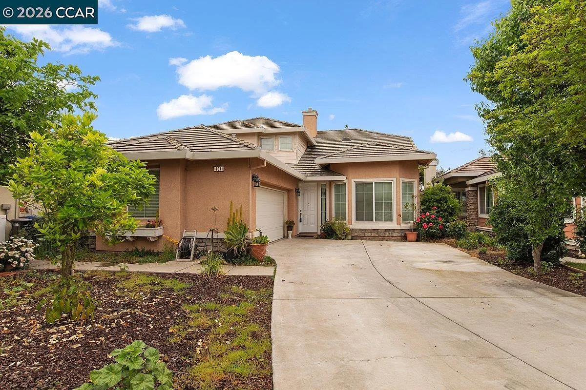104 Kings Canyon Way photo 1