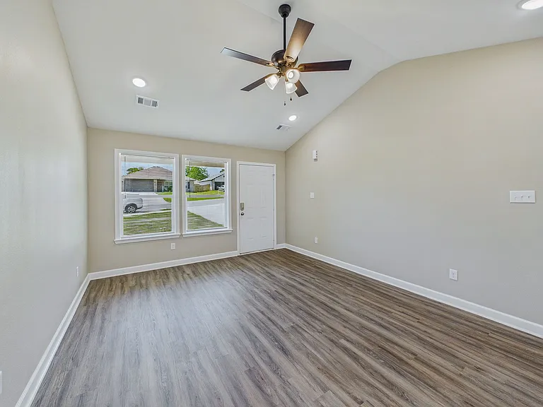 804 Pine Tree Rd — Photo 13