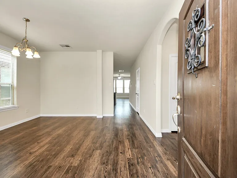 1437 Northwood Springs Dr — Photo 4