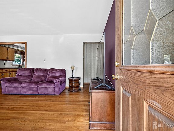 4th image of 29 Quaid Ave