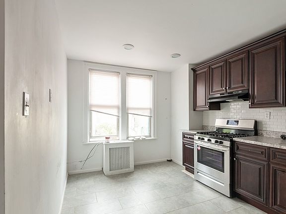 3rd image of 152 Clendenny Ave