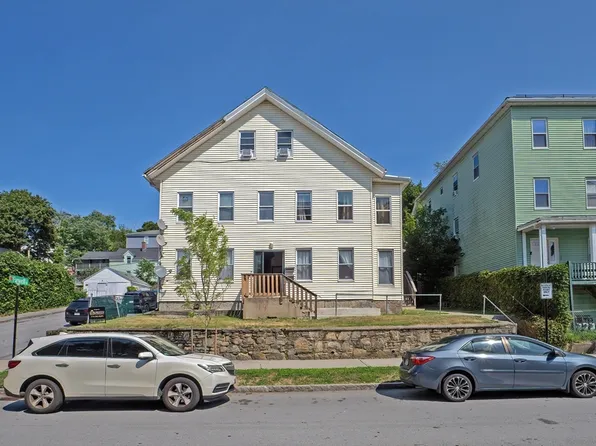 19 Elizabeth St, Worcester, MA 01605