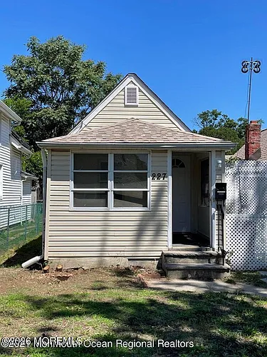 227 Seeley Ave Photo 1