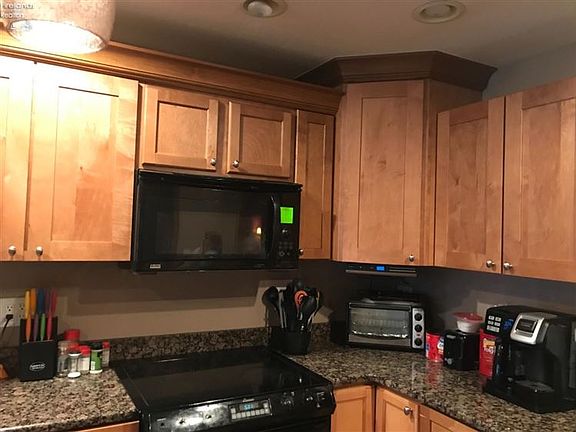 5th image of 128 Thomas Dr