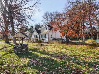 563 Potter Boulevard, Brightwaters, NY, 11718