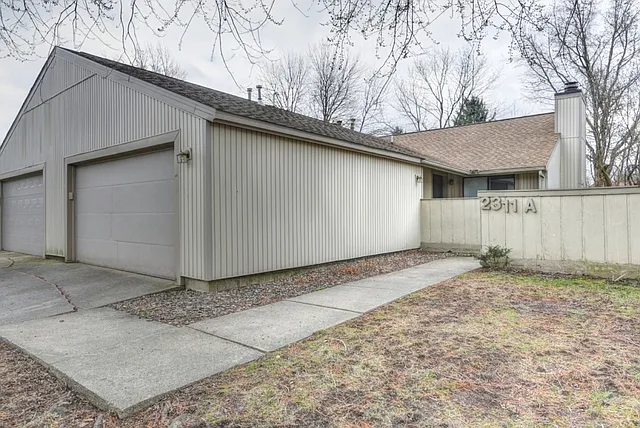 2311 Melrose Dr photo 1