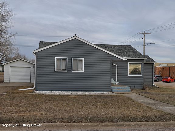 2nd image of 708 5th Ave W