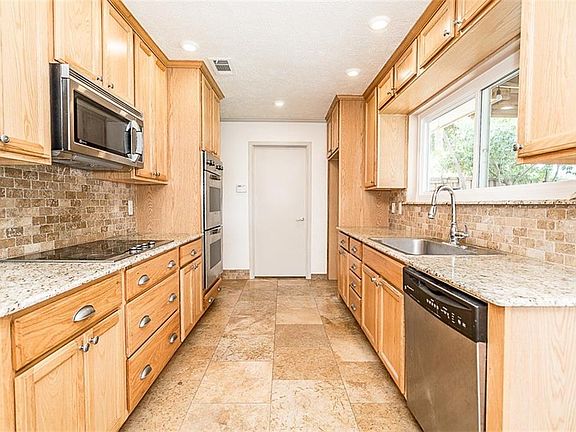 5th image of 8 Bryn Mawr Cir