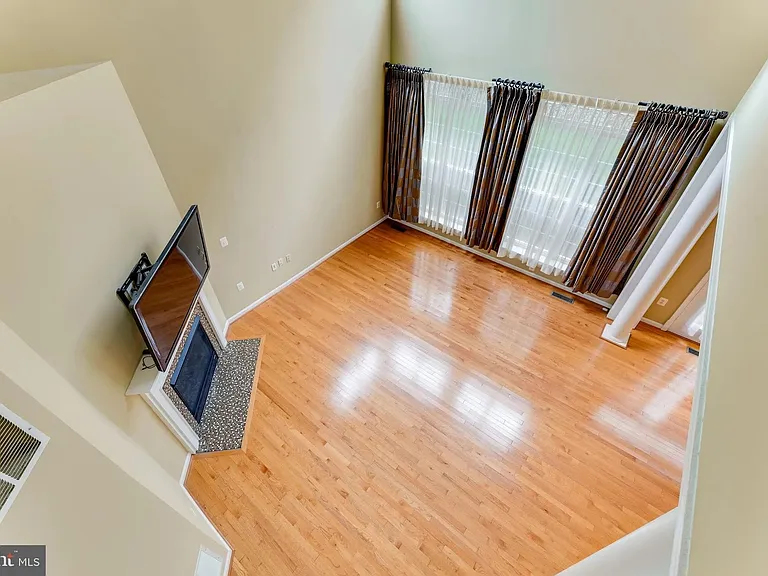 Great Room/ Family Room with 19' cathdral ceiling, lots of windows to let in natural light