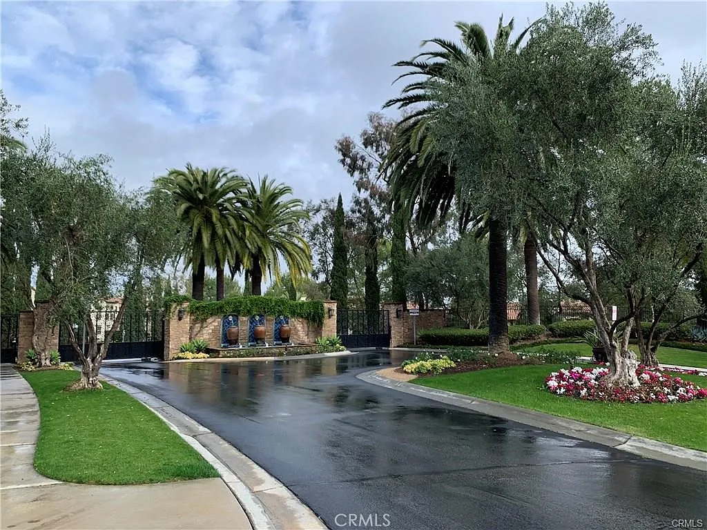 3 bed, 3.5 bath, 2305 sqft, $8,600 — Photo 1