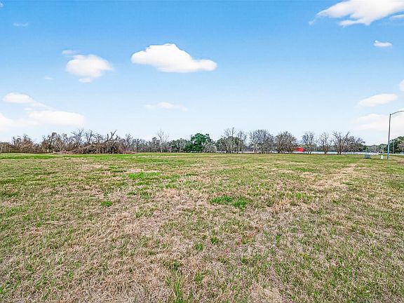 3rd image of 16310 Sun Valley Ln