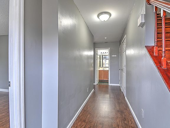 4th image of 302 Cambridgeshire Ct #101