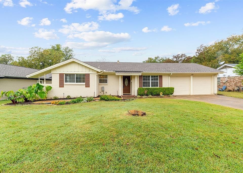 1st image of 812 Oakwood Dr