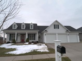 966 Oak Timber Dr, Onalaska, WI 54650