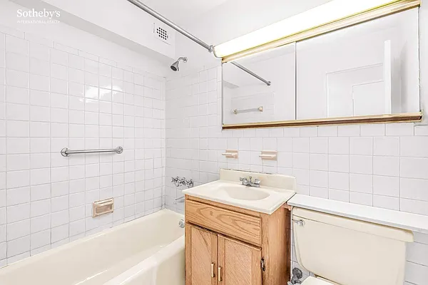 Sold by Sotheby's International Realty | media 10
