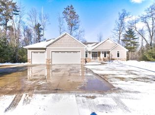 W1374 Madsen Rd, Marinette, WI 54143