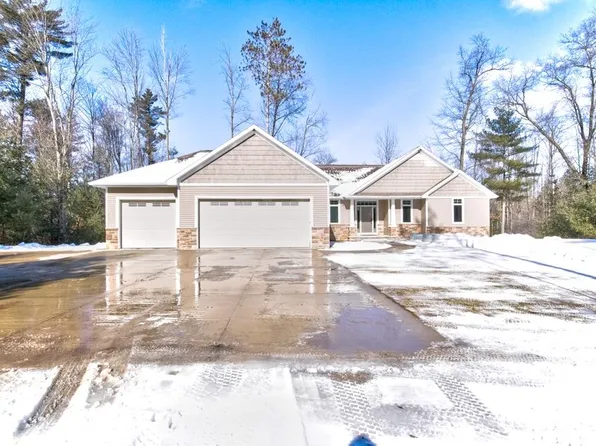 W1374 Madsen Rd, Marinette, WI 54143