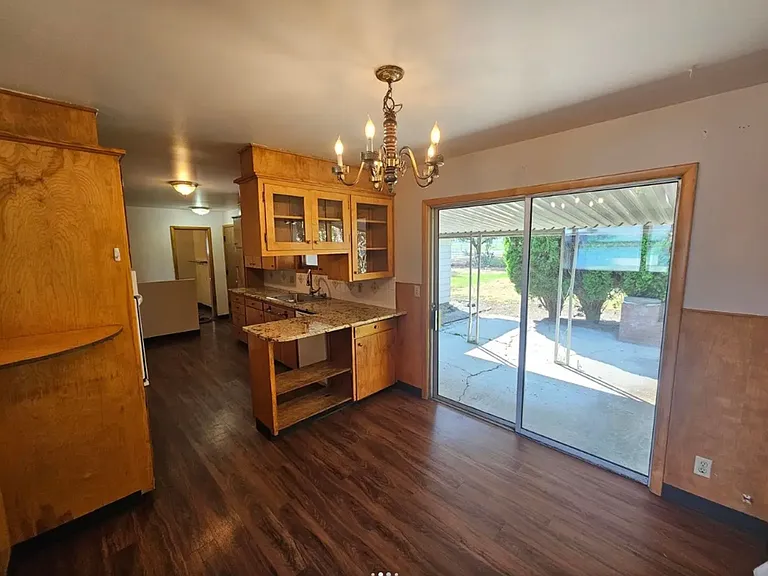 11822 E 15th Ave — Photo 6