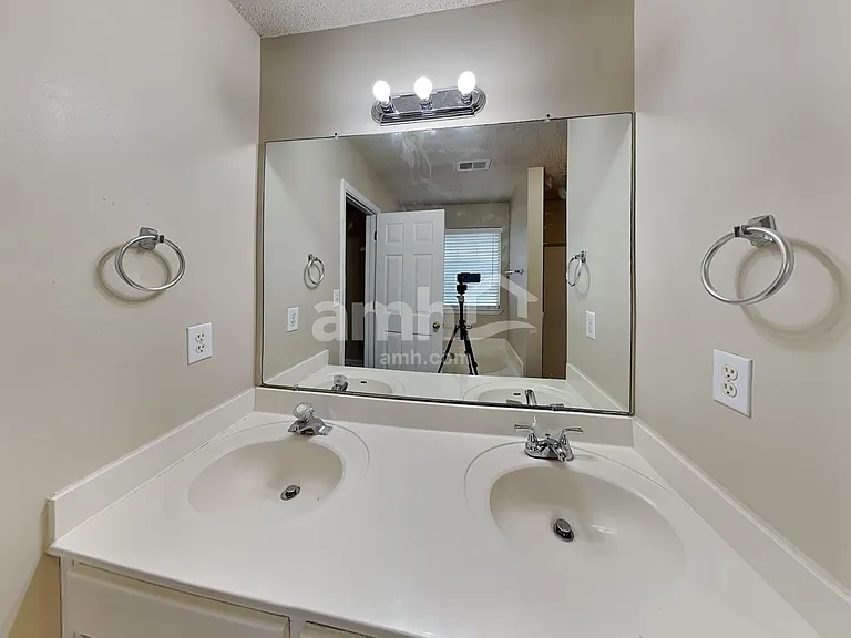 140 Cannon Dr — Photo 13