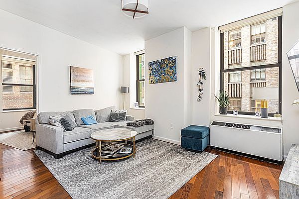 1st image of 82 Beaver St APT 909