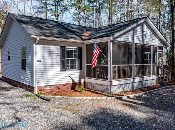 551 Presley Creek Dr, Heathsville, VA 22473