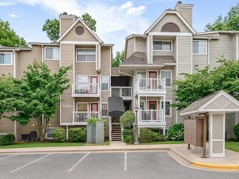5820 Inman Park Cir #220 — Photo 1