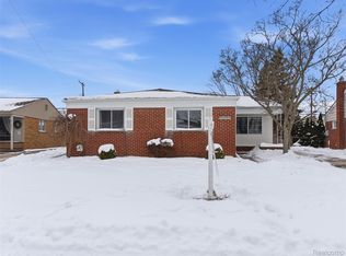31907 Courtland St, Saint Clair Shores, MI
