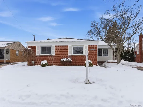 31907 Courtland St, Saint Clair Shores, MI 48082