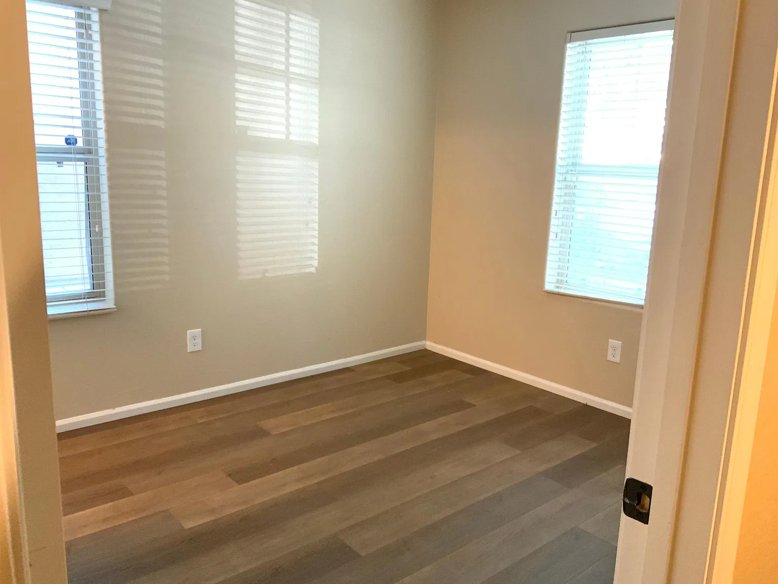 3 bed, 3.5 bath, 1383 sqft, $2,600 — Photo 4