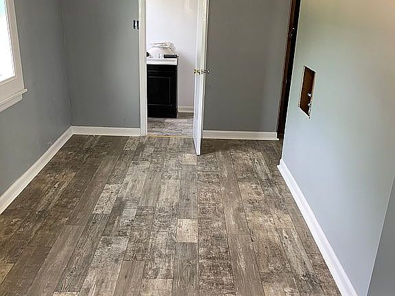 3rd image of 2919 4th Ave
