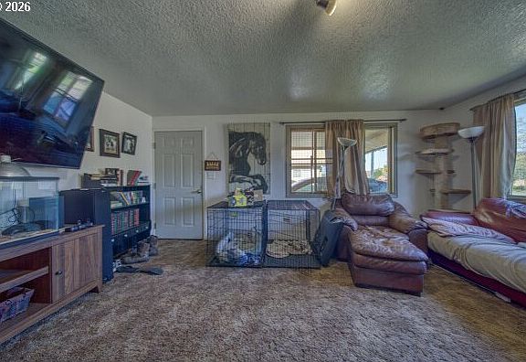 3rd image of 2125 Elm Ave