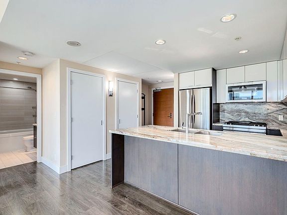 5th image of 510 6th Ave SE #512