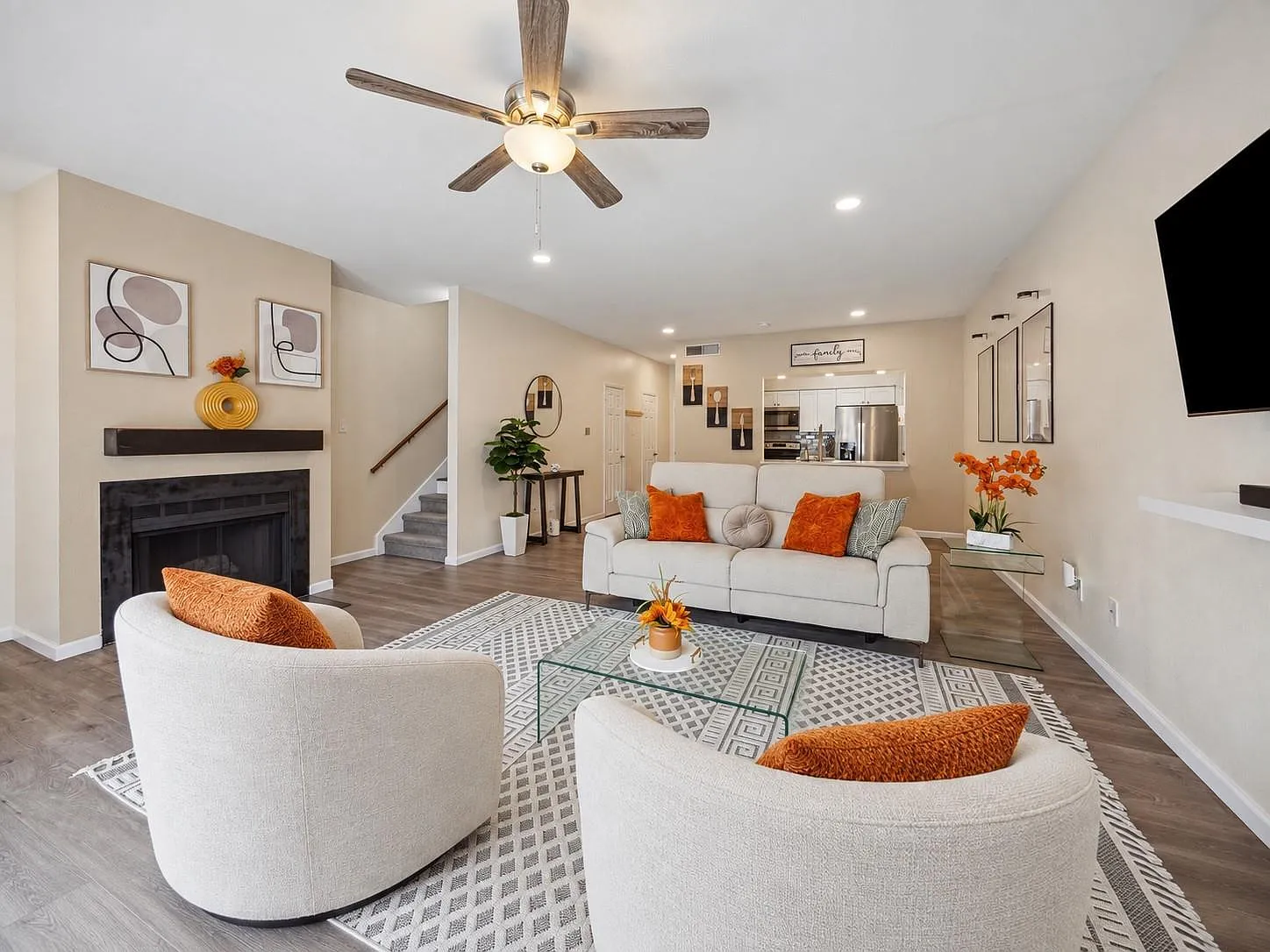2 bed, 2.5 bath, 1740 sqft, $2,100 — Photo 2