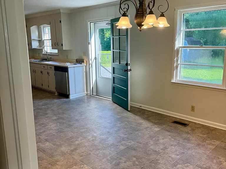 1623 Edgewood Dr — Photo 8