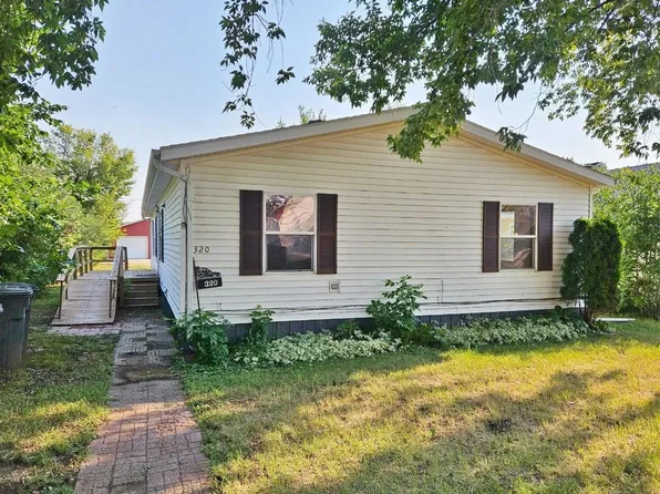 320 5th St SE, Rugby, ND 58368