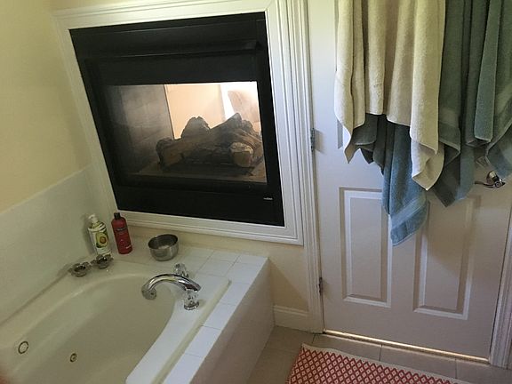 Master Bath Jacuzzi 