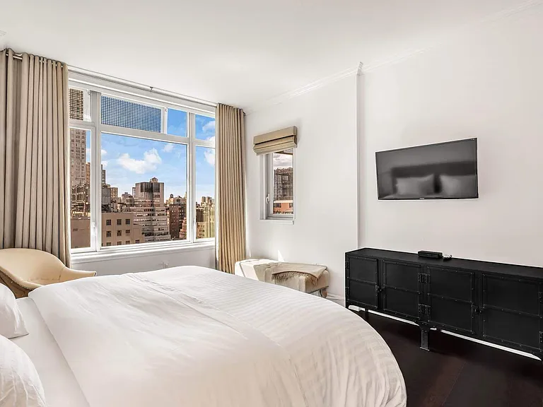 205 E 59th St #17C — Photo 8