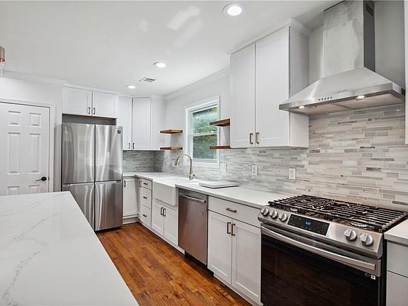 3rd image of 1249 Goodwin Rd NE